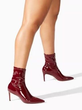 NWT Stuart Weitzman Stuart 75 Stretch Bootie in Cabernet Vinyl